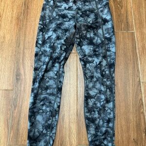 Athleta Charcoal and Black Tie-Dye Leggings Size M